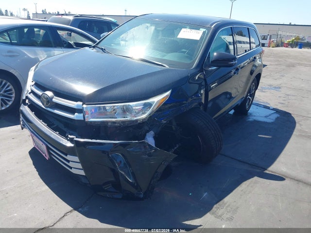 Toyota Highlander Le 2018 5TDZZRFH6JS256642 Image 2