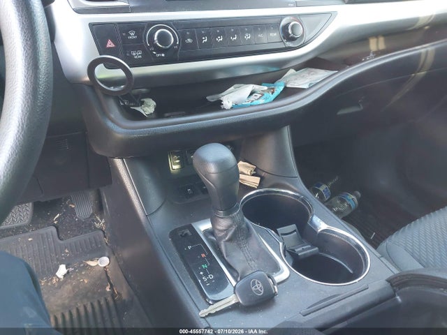 5TDZARFH5KS052293 Toyota Highlander Le
