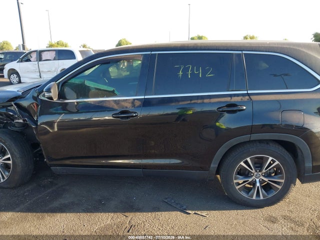 5TDZARFH5KS052293 Toyota Highlander Le