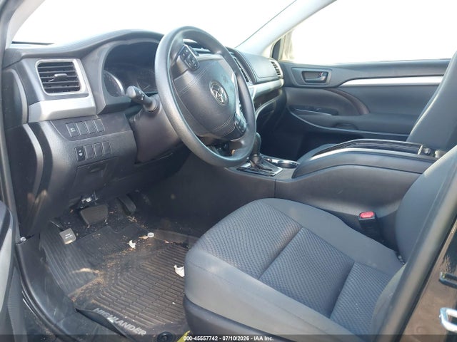 5TDZARFH5KS052293 Toyota Highlander Le