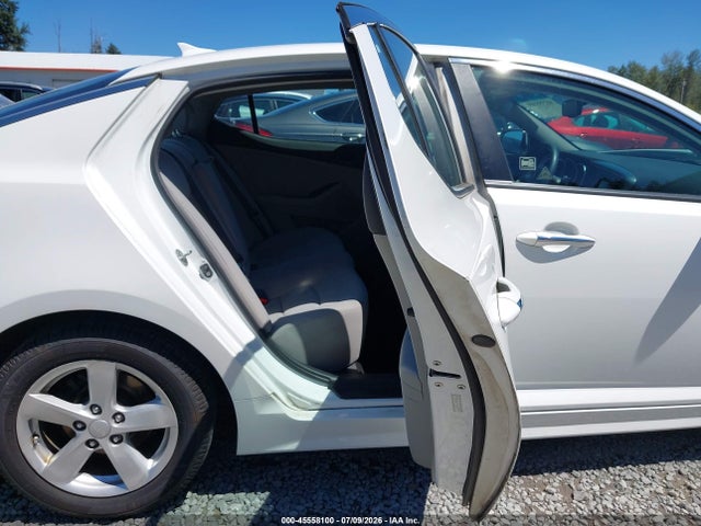 KIA Optima Lx 2015 KNAGM4A77F5631777 Image 8