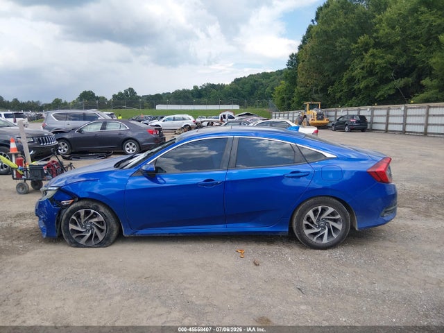 Продажа на аукционе авто 2018 Honda Civic Ex, vin: 19XFC2F73JE033620, номер лота: 45558407