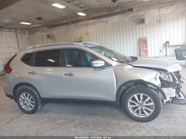 2017 Nissan Rogue Sv მანქანა იყიდება აუქციონზე, vin: 5N1AT2MV8HC771132, აუქციონის ნომერი: 45558625