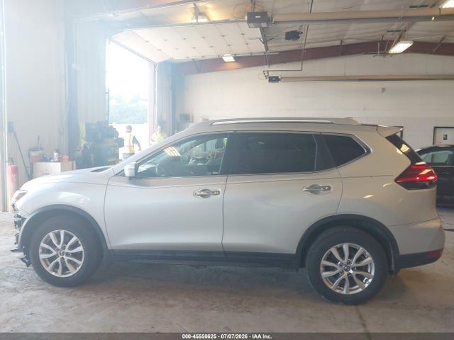 2017 Nissan Rogue Sv მანქანა იყიდება აუქციონზე, vin: 5N1AT2MV8HC771132, აუქციონის ნომერი: 45558625