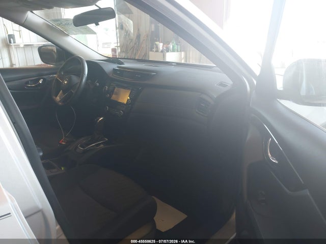 2017 Nissan Rogue Sv მანქანა იყიდება აუქციონზე, vin: 5N1AT2MV8HC771132, აუქციონის ნომერი: 45558625