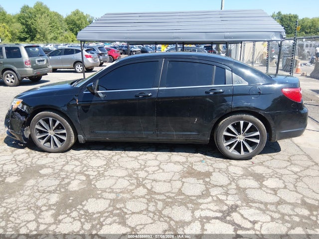 45558893 :رقم المزاد ، 1C3CCBBG6DN723522 vin ، 2013 Chrysler 200 Touring مزاد بيع