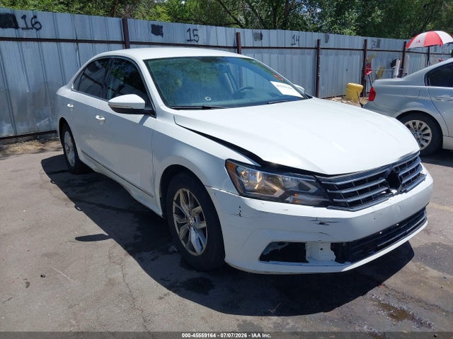 Volkswagen Passat 1.8t S 2017 1VWAT7A36HC064676 головне зображення