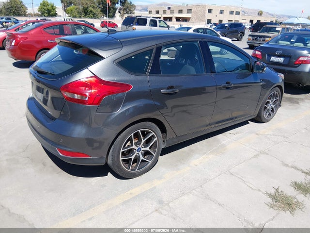 Ford FOCUS SEL 2018 1FADP3M21JL230985 Image 4