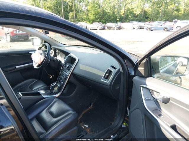 2014 Volvo Xc60 T6 R-design მანქანა იყიდება აუქციონზე, vin: YV4902DZ9E2543318, აუქციონის ნომერი: 45559383