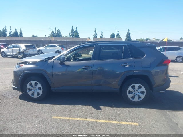 Toyota RAV4 LE 2019 JTMH1RFVXKJ013309 Image 13