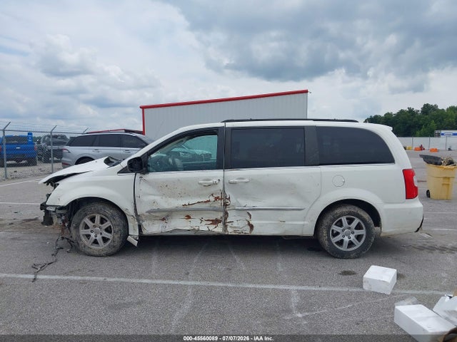 2011 Chrysler Town & Country Touring მანქანა იყიდება აუქციონზე, vin: 2A4RR5DG0BR649107, აუქციონის ნომერი: 45560089