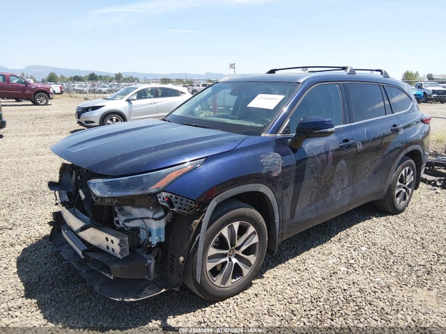 Toyota Highlander Xle 2021 5TDHZRBH7MS524846 Image 2