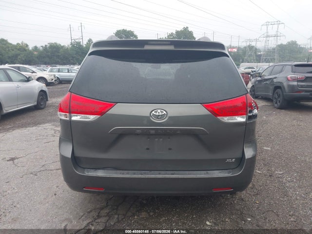 2011 Toyota Sienna Xle V6 მანქანა იყიდება აუქციონზე, vin: 5TDYK3DC4BS058275, აუქციონის ნომერი: 45560148