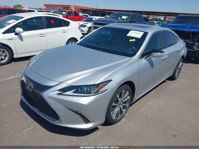 Lexus ES 300H 2019 JTHB21B16K2023433 Image 2