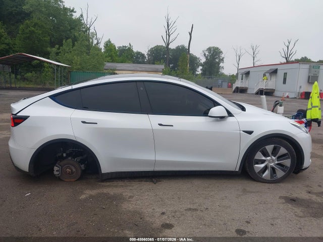 Продажа на аукционе авто 2023 Tesla Model Y Awd/long Range Dual Motor All-wheel Drive, vin: 7SAYGDEEXPA063483, номер лота: 45560365