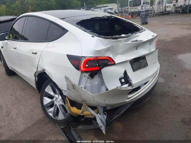 Продажа на аукционе авто 2023 Tesla Model Y Awd/long Range Dual Motor All-wheel Drive, vin: 7SAYGDEEXPA063483, номер лота: 45560365