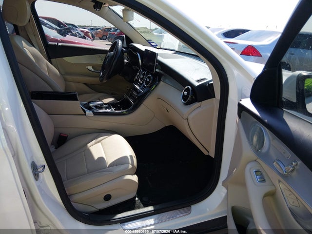 45560699 :رقم المزاد ، WDC0G4KB5HF184212 vin ، 2017 Mercedes-benz Glc 300 4matic مزاد بيع