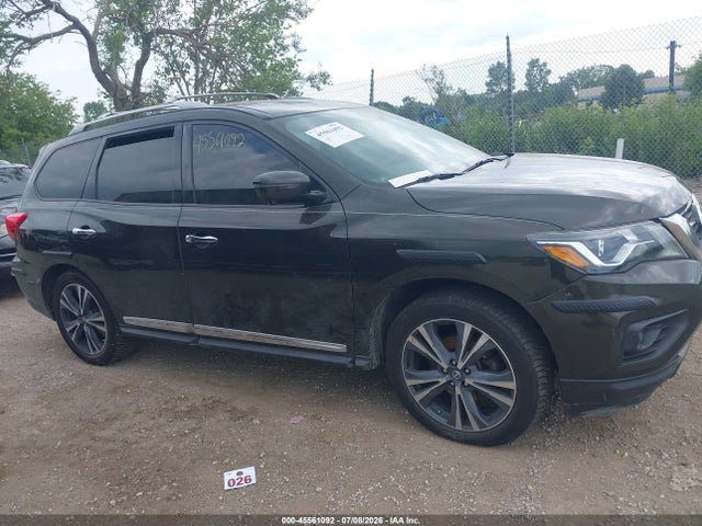 45561092 :رقم المزاد ، 5N1DR2MM1HC645682 vin ، 2017 Nissan Pathfinder Platinum مزاد بيع