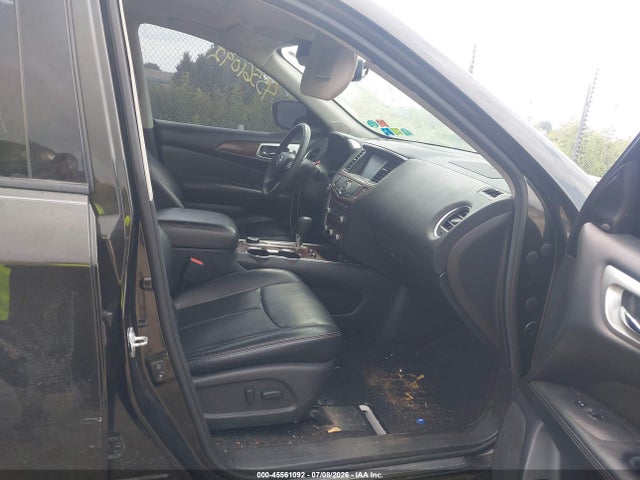 45561092 :رقم المزاد ، 5N1DR2MM1HC645682 vin ، 2017 Nissan Pathfinder Platinum مزاد بيع