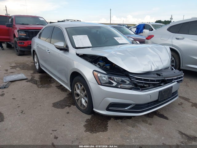 Aukcja sprzedaży 2017 Volkswagen Passat 1.8t S, vin: 1VWAT7A39HC053025, numer aukcji: 45561254
