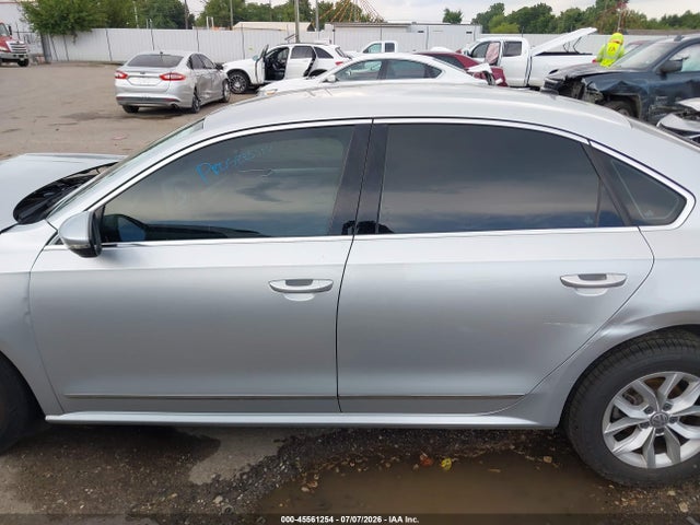 Продажа на аукционе авто 2017 Volkswagen Passat 1.8t S, vin: 1VWAT7A39HC053025, номер лота: 45561254