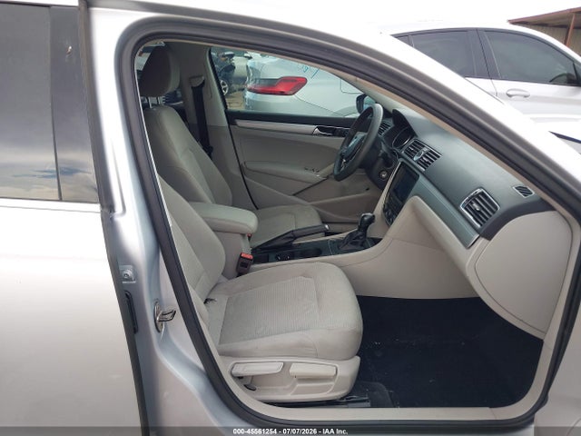 Продажа на аукционе авто 2017 Volkswagen Passat 1.8t S, vin: 1VWAT7A39HC053025, номер лота: 45561254