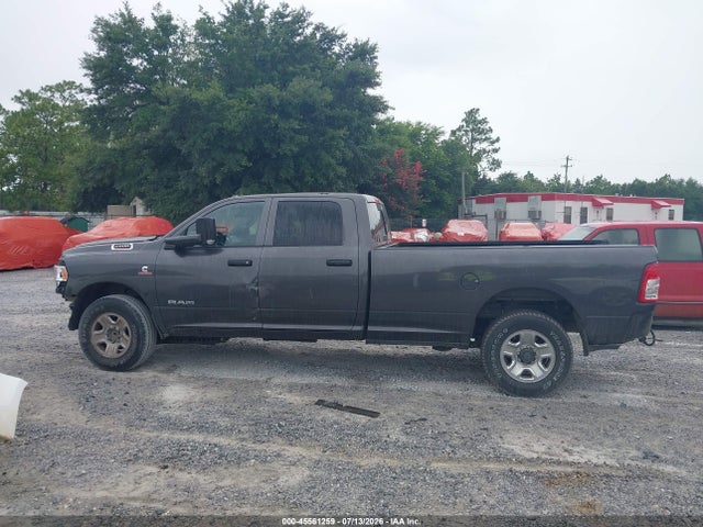 45561259 :رقم المزاد ، 3C6UR4HLXNG100758 vin ، 2022 Ram 2500 Tradesman  4x2 8' Box مزاد بيع