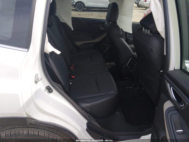 Продажа на аукционе авто 2023 Subaru Forester Limited, vin: JF2SKANC6PH440426, номер лота: 45561319