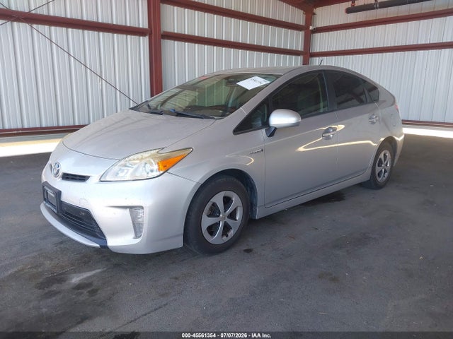 Toyota Prius Two 2015 JTDKN3DUXF1931049 Image 2