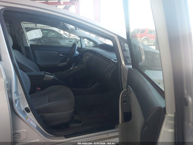 Toyota Prius Two 2015 JTDKN3DUXF1931049 Image 5