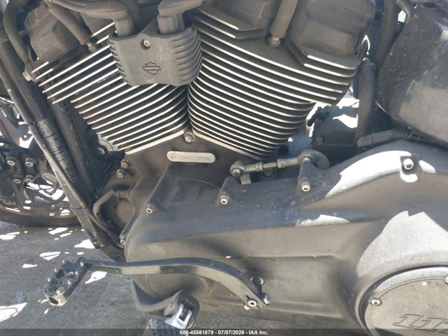 45561879 :رقم المزاد ، 1HD1YXZ2XNB051333 vin ، 2022 Harley-davidson Fxlrst مزاد بيع