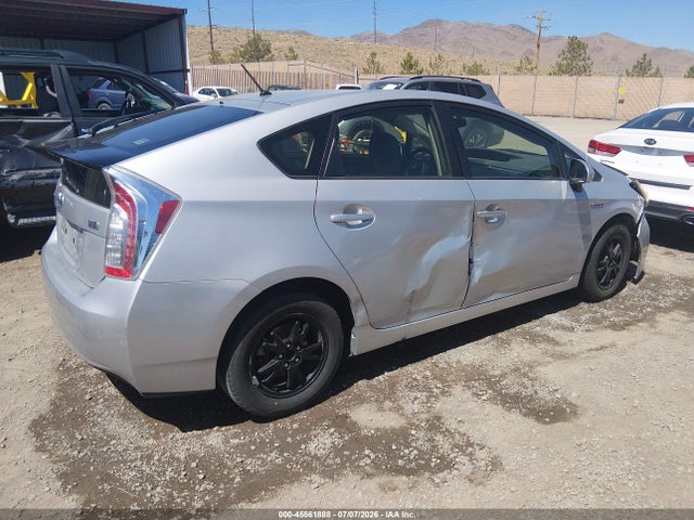 JTDKN3DU3F0442711 Toyota Prius Two