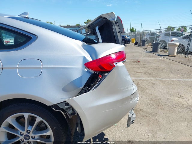 3FA6P0MU9KR209068 Ford Fusion Hybrid Sel