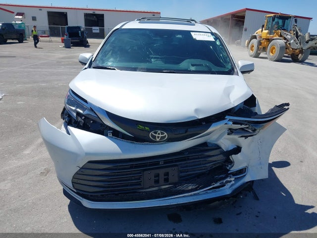 Toyota Sienna Platinum 2026 5TDESKFC4TS237086 Image 13