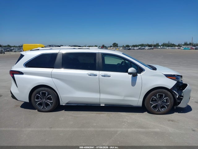 Toyota Sienna Platinum 2026 5TDESKFC4TS237086 Image 14
