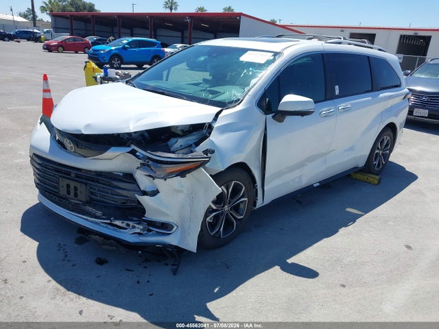 Toyota Sienna Platinum 2026 5TDESKFC4TS237086 Image 2