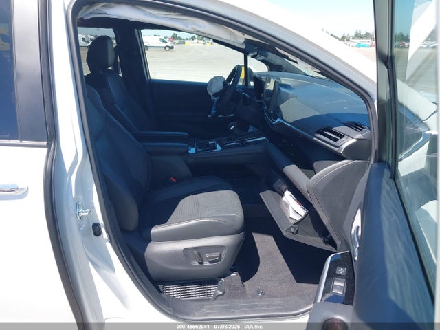 Toyota Sienna Platinum 2026 5TDESKFC4TS237086 Image 5