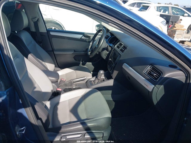 Продажа на аукционе авто 2016 Volkswagen Jetta Hybrid Sel Premium, vin: 3VW637AJ6GM215811, номер лота: 45562297
