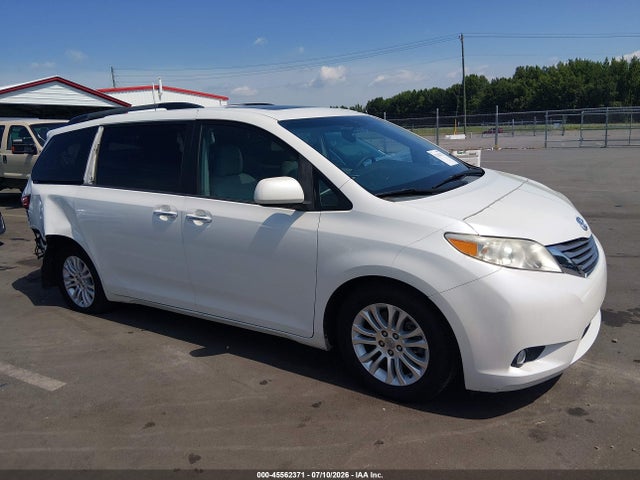 Продажа на аукционе авто 2016 Toyota Sienna Xle 8 Passenger, vin: 5TDYK3DC4GS709847, номер лота: 45562371