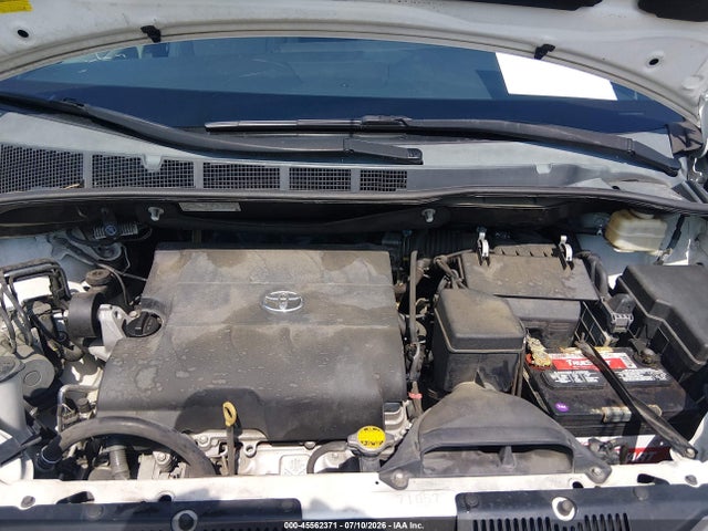45562371 :رقم المزاد ، 5TDYK3DC4GS709847 vin ، 2016 Toyota Sienna Xle 8 Passenger مزاد بيع