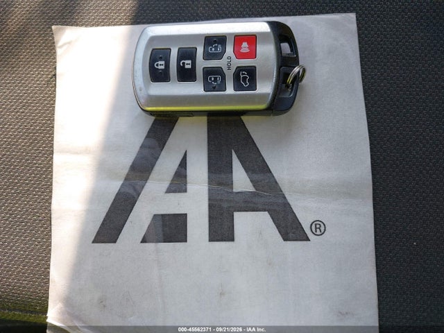 45562371 :رقم المزاد ، 5TDYK3DC4GS709847 vin ، 2016 Toyota Sienna Xle 8 Passenger مزاد بيع