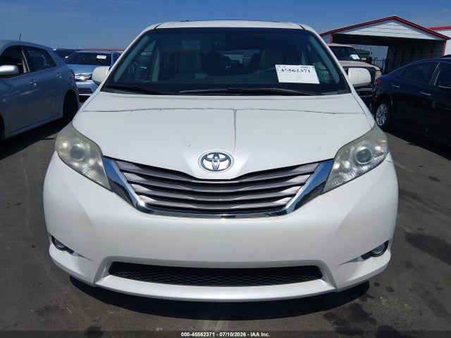 45562371 :رقم المزاد ، 5TDYK3DC4GS709847 vin ، 2016 Toyota Sienna Xle 8 Passenger مزاد بيع