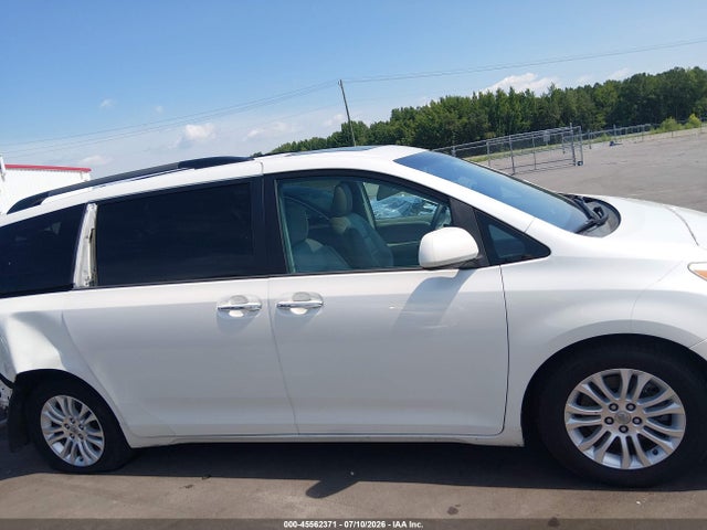 45562371 :رقم المزاد ، 5TDYK3DC4GS709847 vin ، 2016 Toyota Sienna Xle 8 Passenger مزاد بيع