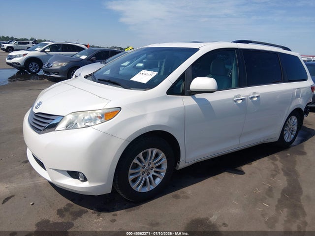 45562371 :رقم المزاد ، 5TDYK3DC4GS709847 vin ، 2016 Toyota Sienna Xle 8 Passenger مزاد بيع