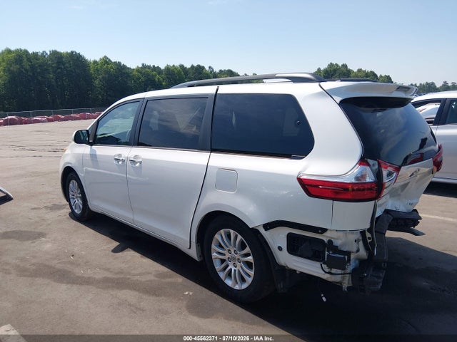 45562371 :رقم المزاد ، 5TDYK3DC4GS709847 vin ، 2016 Toyota Sienna Xle 8 Passenger مزاد بيع