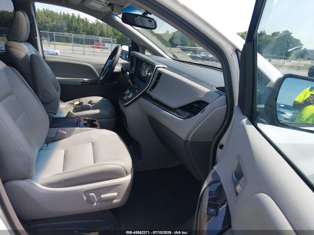 45562371 :رقم المزاد ، 5TDYK3DC4GS709847 vin ، 2016 Toyota Sienna Xle 8 Passenger مزاد بيع