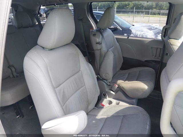 45562371 :رقم المزاد ، 5TDYK3DC4GS709847 vin ، 2016 Toyota Sienna Xle 8 Passenger مزاد بيع