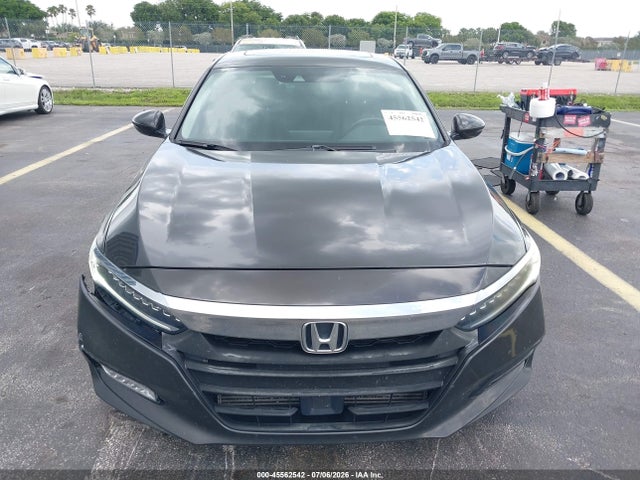 45562542 :رقم المزاد ، 1HGCV1F9XJA030484 vin ، 2018 Honda Accord Touring مزاد بيع