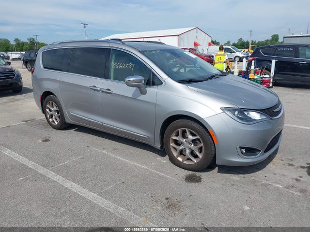 2018 2C4RC1GGXJR226352 main image