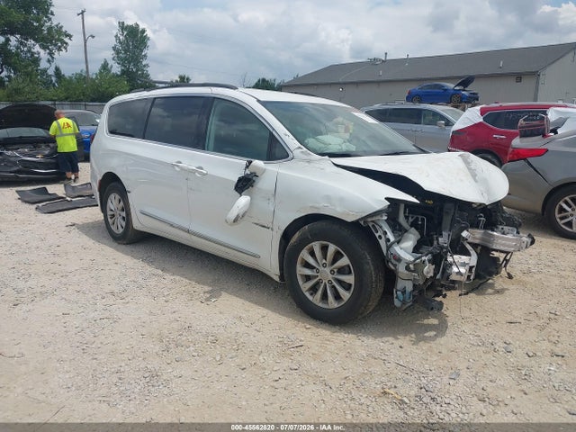 Aukcja sprzedaży 2017 Chrysler Pacifica Touring-l, vin: 2C4RC1BG5HR656565, numer aukcji: 45562820